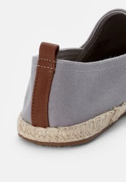 Pier One RENA ESPADRILLE UNISEX - Espadrille - Light Grey -Anna Field Verkäufe 42d2421a7d9a4236aff6d97b980fd1f5