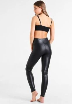 Spanx FAUX LEATHER MOTO LEGGINGS - Leggings - Strümpfe - Black -Anna Field Verkäufe 79cdb553bc064248aacba2c1e21ccd42