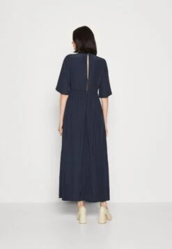 Marc O'Polo DRESS FEMININE SHAPE V NECK WING SLEEVES - Maxikleid - Deep Blue Sea 8 Marc O'Polo DRESS FEMININE SHAPE V NECK WING SLEEVES - Maxikleid - Deep Blue Sea -Anna Field Verkäufe 8e9a28195ad444f587d24dcfb8f51d8b
