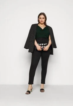 Titelseite -Anna Field Verkäufe dd8412c1d82243379d06b7b4f4fcec90