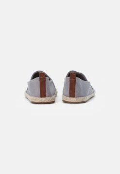 Pier One RENA ESPADRILLE UNISEX - Espadrille - Light Grey -Anna Field Verkäufe fe23b761b30844ac92e7eccfef327beb